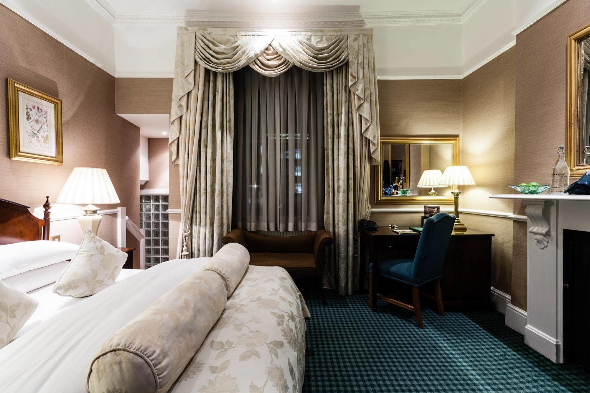 לונדון The Academy - Small Luxury Hotels Of The World מראה חיצוני תמונה